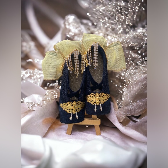 Handmade pointe shoes. Gift for ballerina. Souvenir. Home decor. Ballerina shoes - Picture 4 of 5
